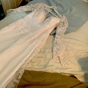 Beautiful mermaid style Wedding dress never worn